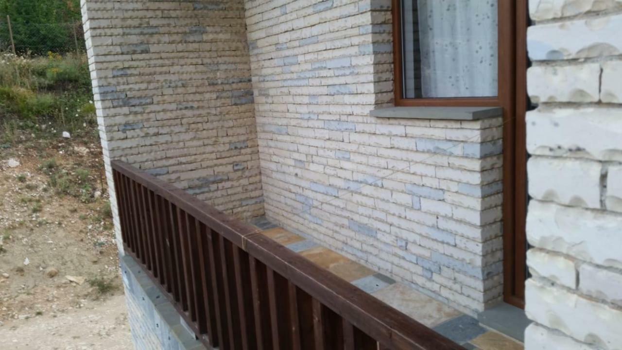 Hôtel Bujtina E Tomorrit à Ujanik Extérieur photo