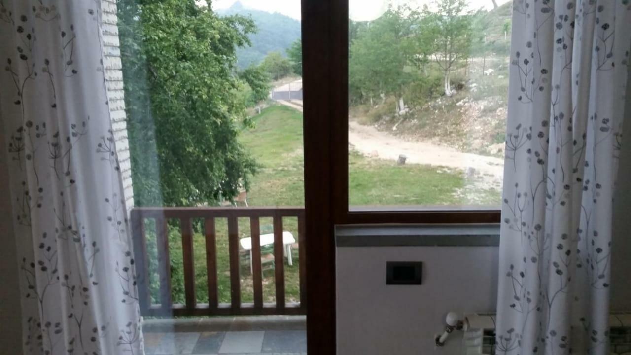 Hôtel Bujtina E Tomorrit à Ujanik Extérieur photo